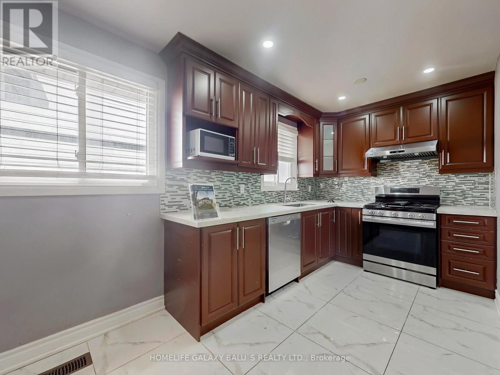 76 Lowry Square, Toronto (Malvern), Ontario  M1B 1N6 - Photo 12 - E12443035