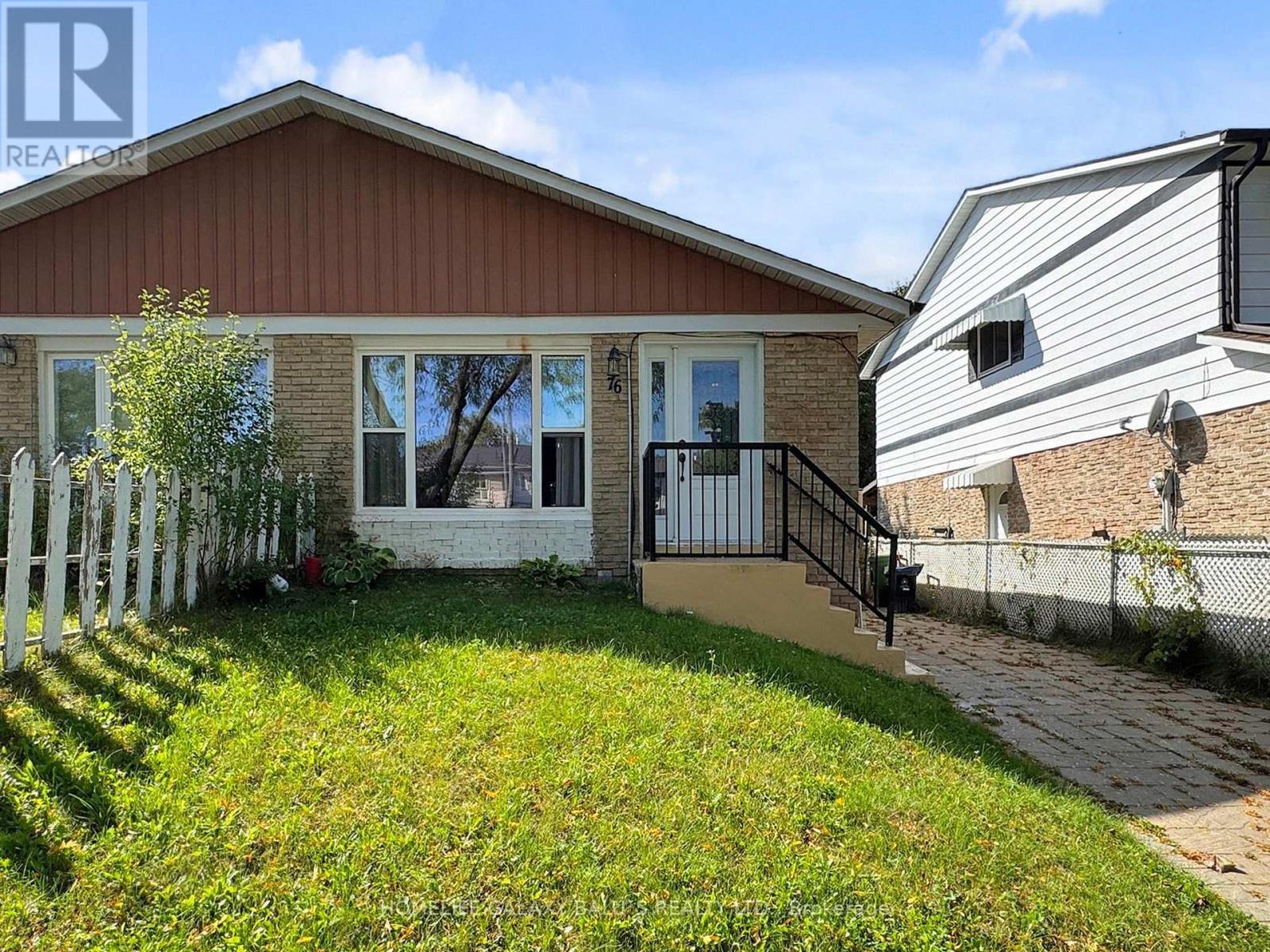 76 Lowry Square, Toronto (Malvern), Ontario  M1B 1N6 - Photo 3 - E12443035