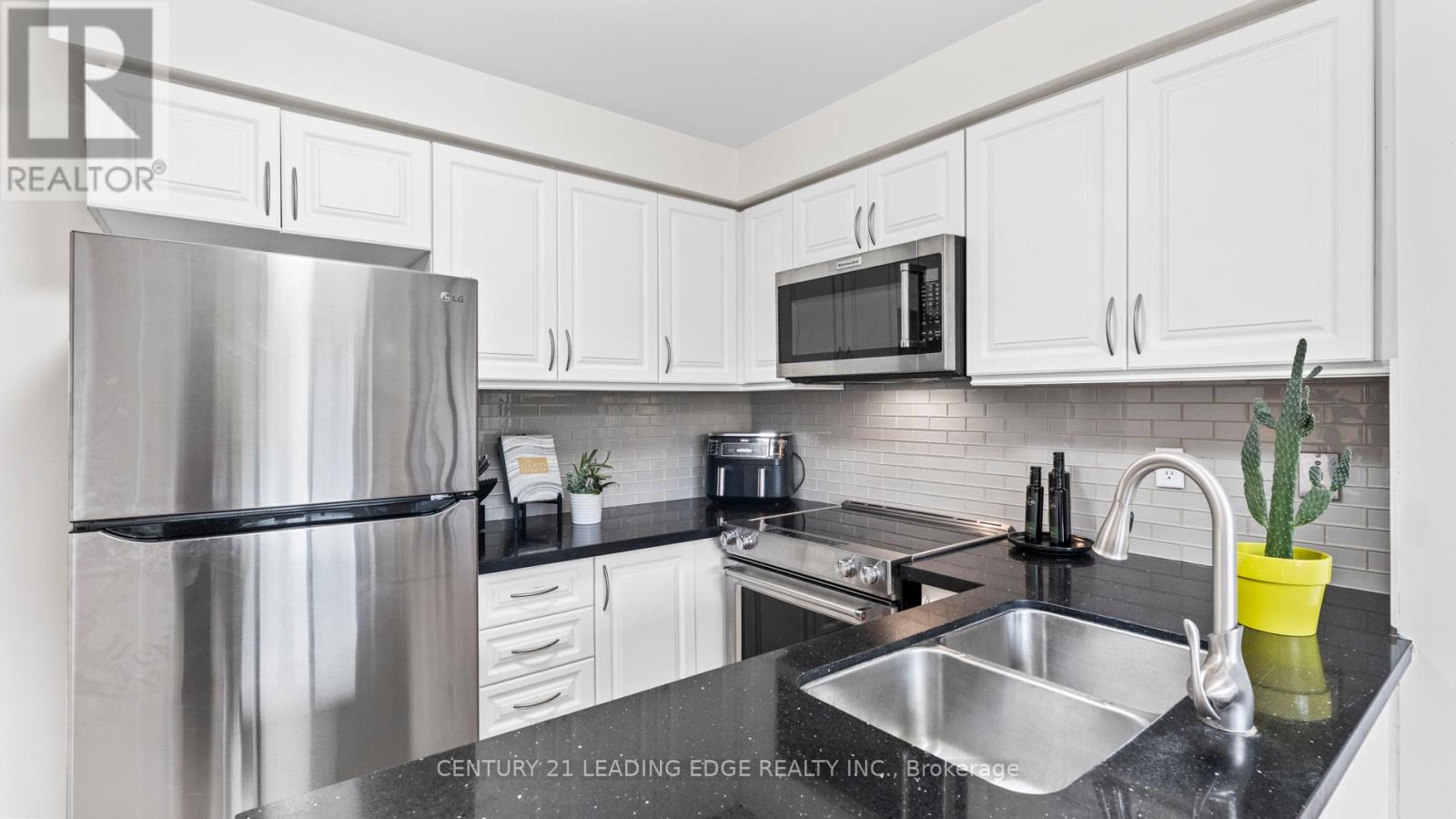 330 Sparrow Circle, Pickering (Highbush), Ontario  L1V 6Y3 - Photo 10 - E12443038