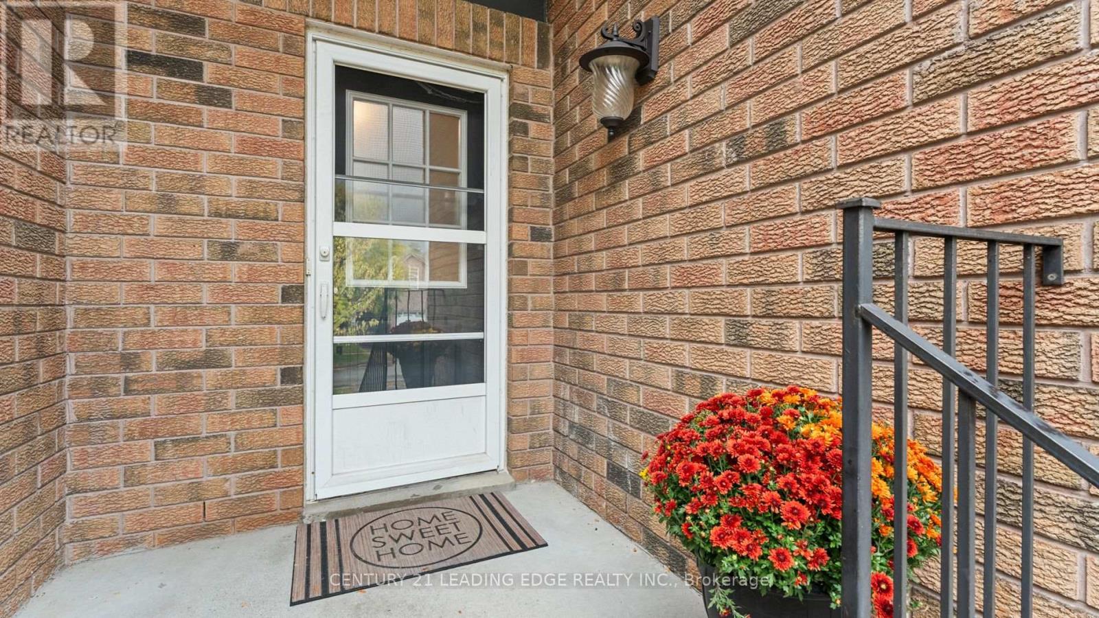 330 Sparrow Circle, Pickering (Highbush), Ontario  L1V 6Y3 - Photo 2 - E12443038