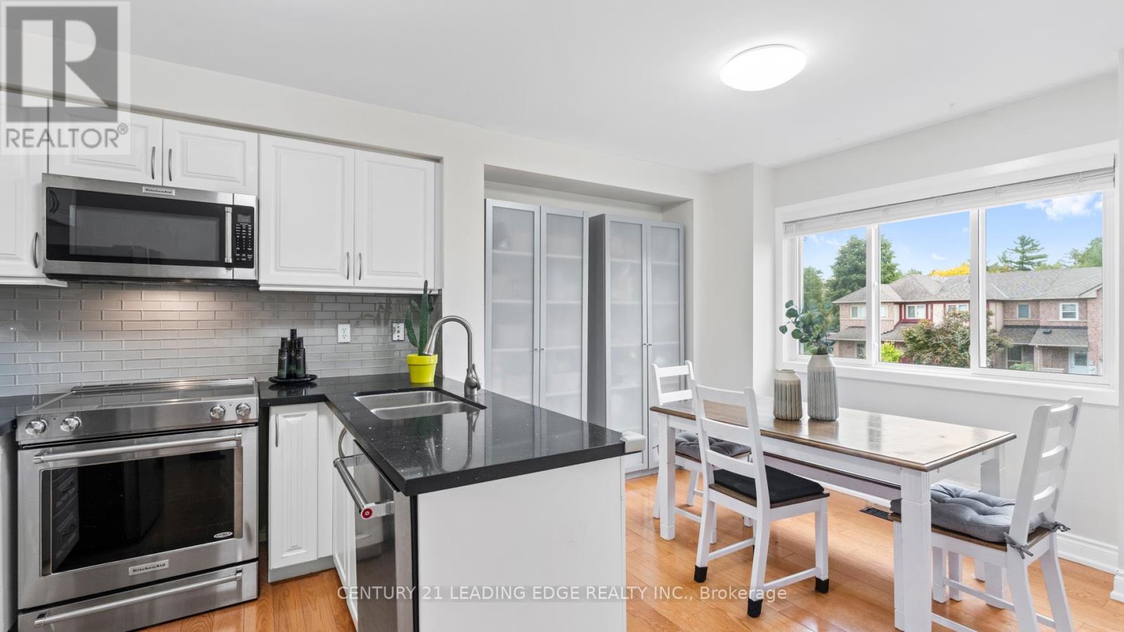 330 Sparrow Circle, Pickering (Highbush), Ontario  L1V 6Y3 - Photo 9 - E12443038