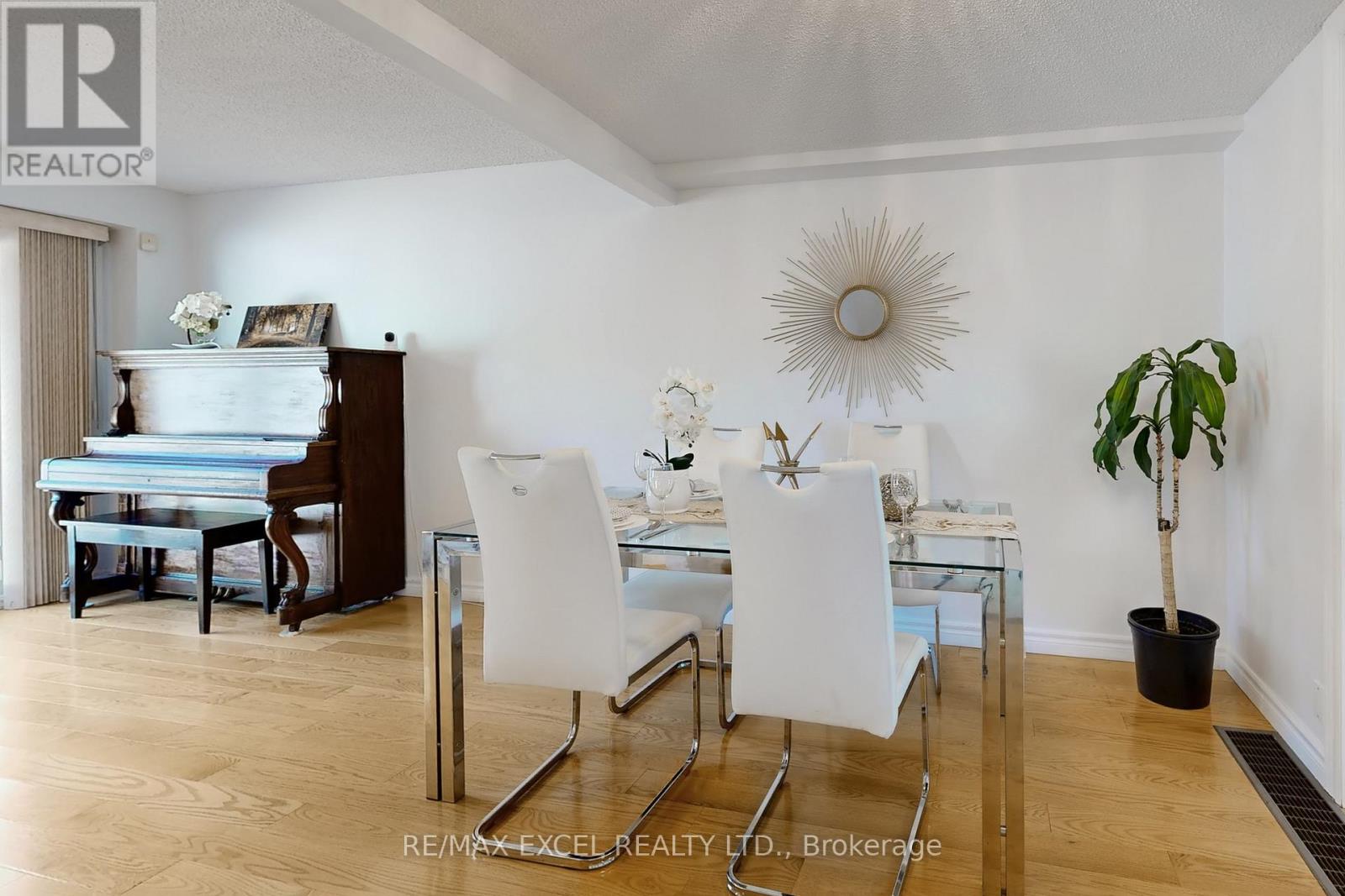 29 Green Spring Drive, Toronto (Milliken), Ontario  M1V 2A9 - Photo 8 - E12443063