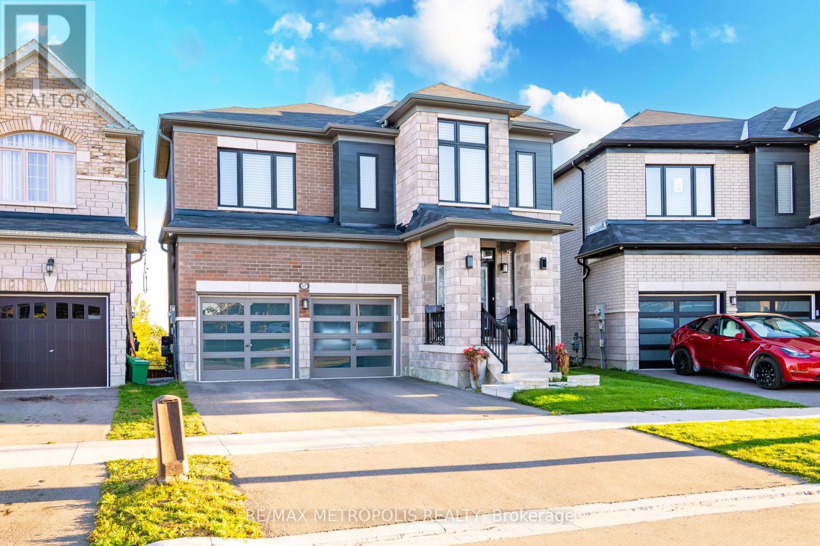 127 Mcphail Avenue, Clarington, Ontario  L1C 7H2 - Photo 2 - E12443087