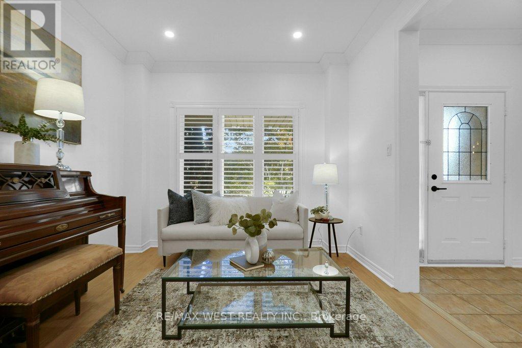 172 Napa Valley Avenue, Vaughan (Sonoma Heights), Ontario  L4H 1L1 - Photo 3 - N12442945