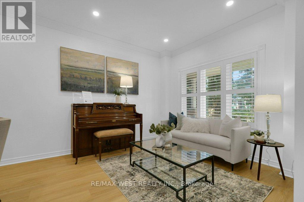 172 Napa Valley Avenue, Vaughan (Sonoma Heights), Ontario  L4H 1L1 - Photo 4 - N12442945