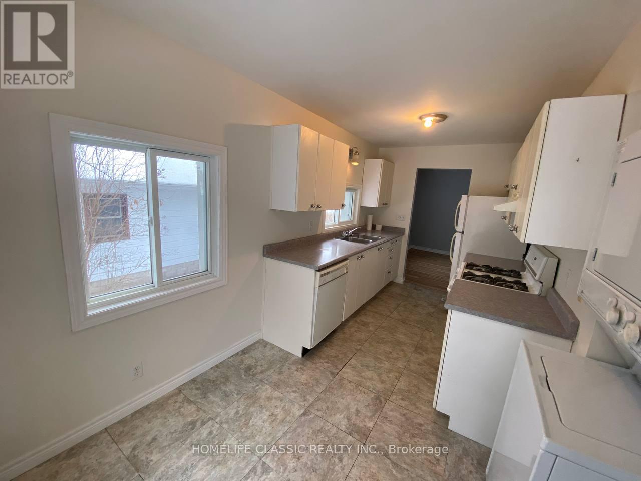 226 Royal Road, Georgina (Keswick South), Ontario  L4P 2T7 - Photo 9 - N12443068