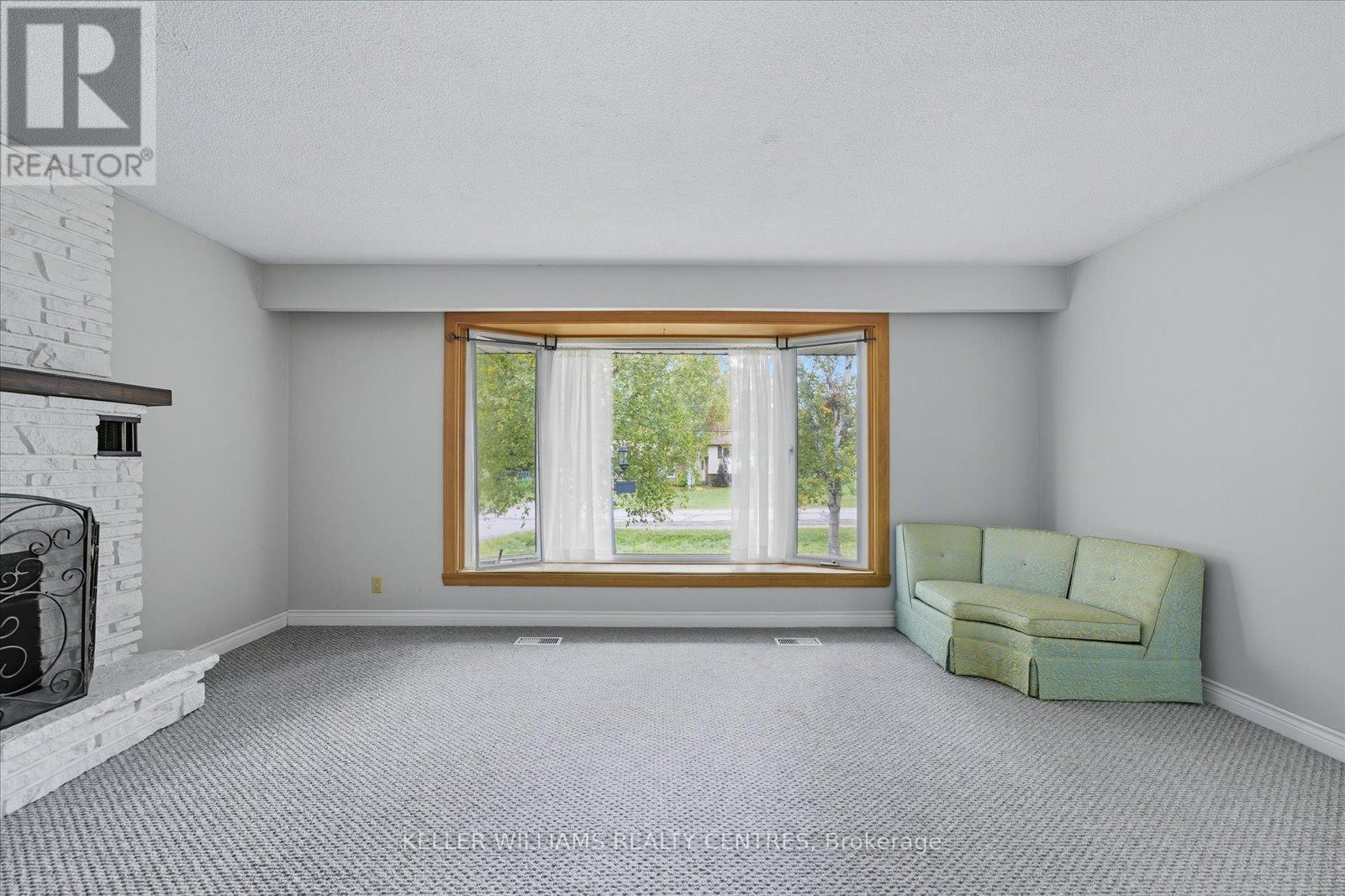 35 Regent Street, Georgina (Pefferlaw), Ontario  L0E 1N0 - Photo 11 - N12443079