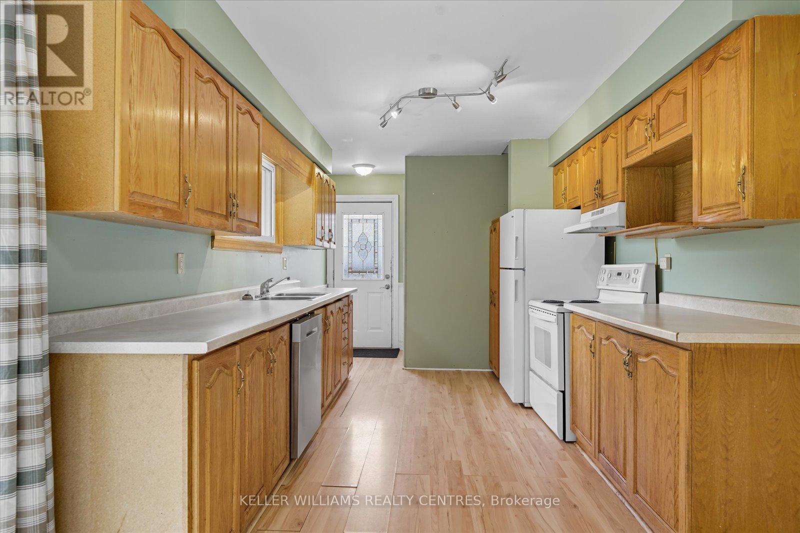 35 Regent Street, Georgina (Pefferlaw), Ontario  L0E 1N0 - Photo 16 - N12443079