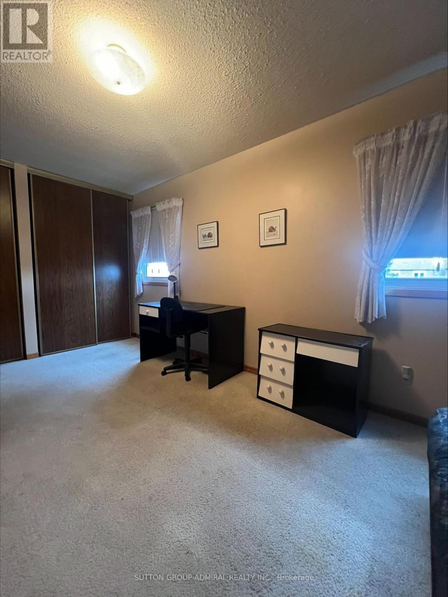 14 Prairie Dunes Place, Vaughan (Glen Shields), Ontario  L4K 2E4 - Photo 6 - N12443111