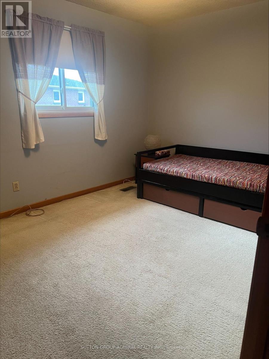 14 Prairie Dunes Place, Vaughan (Glen Shields), Ontario  L4K 2E4 - Photo 7 - N12443111