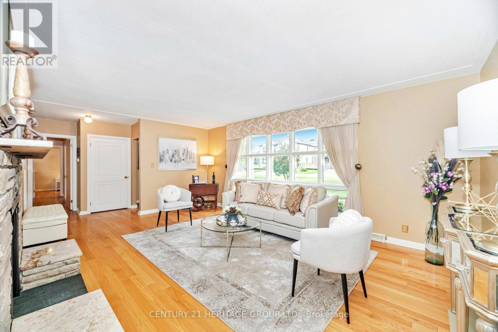 22 Poplar Drive, Richmond Hill (Oak Ridges), Ontario  L4E 2X6 - Photo 6 - N12443112
