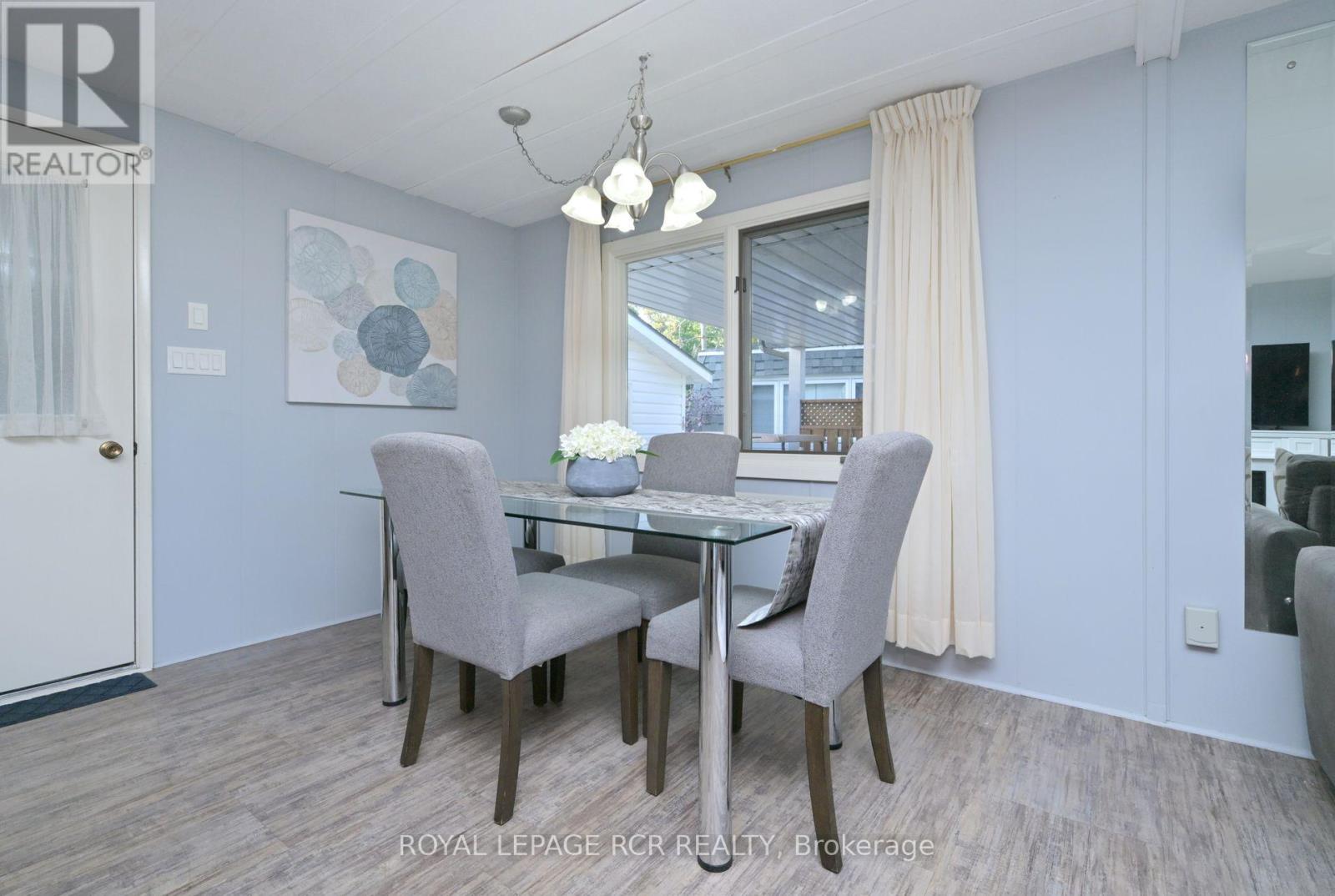15 Carruthers Street S, Wasaga Beach, Ontario  L9Z 1K2 - Photo 11 - S12443000