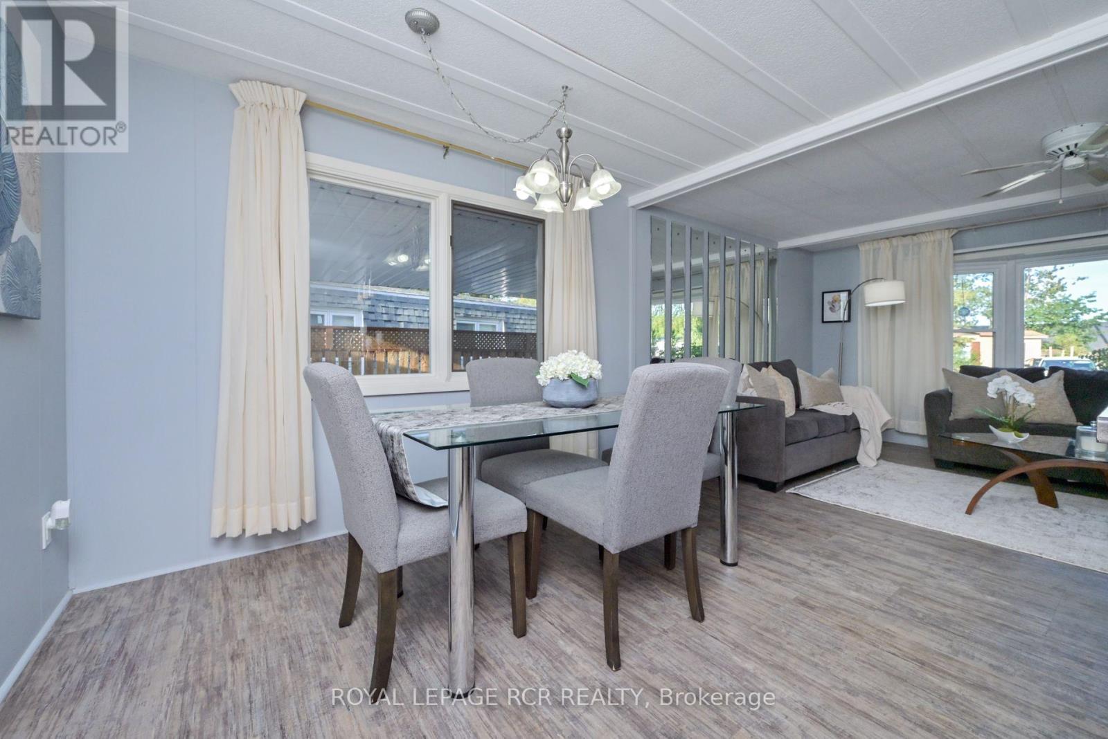 15 Carruthers Street S, Wasaga Beach, Ontario  L9Z 1K2 - Photo 12 - S12443000