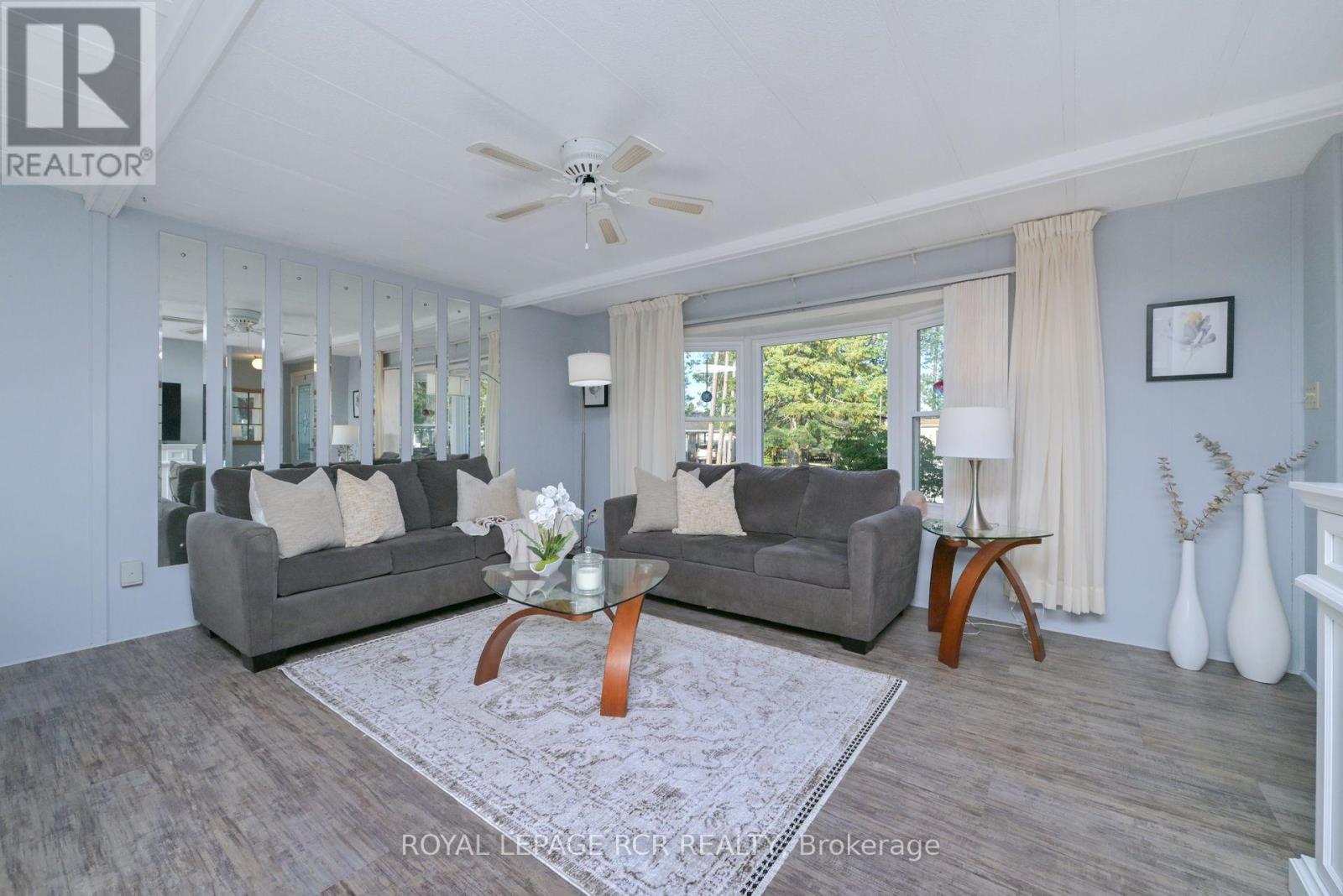 15 Carruthers Street S, Wasaga Beach, Ontario  L9Z 1K2 - Photo 14 - S12443000