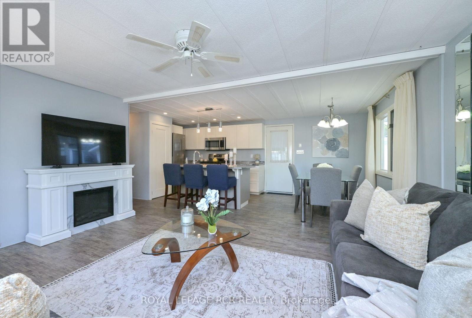 15 Carruthers Street S, Wasaga Beach, Ontario  L9Z 1K2 - Photo 16 - S12443000