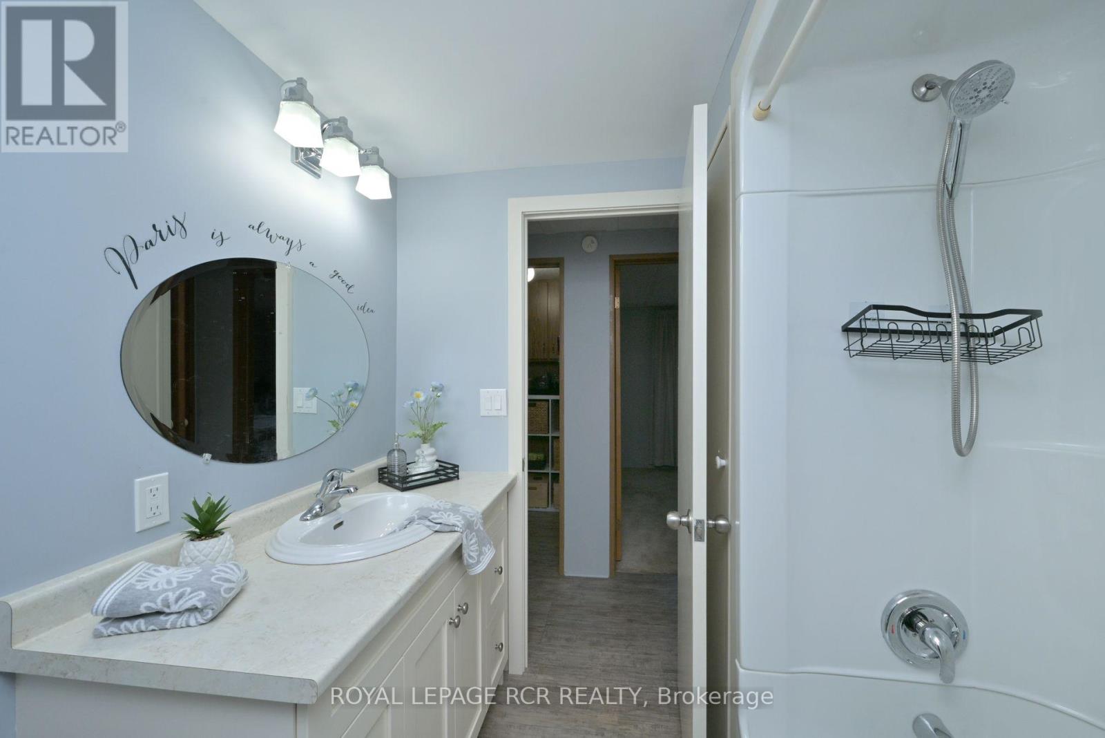 15 Carruthers Street S, Wasaga Beach, Ontario  L9Z 1K2 - Photo 18 - S12443000