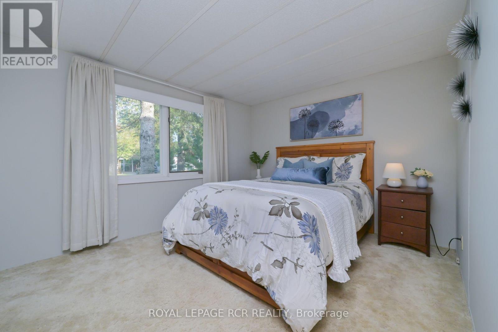 15 Carruthers Street S, Wasaga Beach, Ontario  L9Z 1K2 - Photo 20 - S12443000