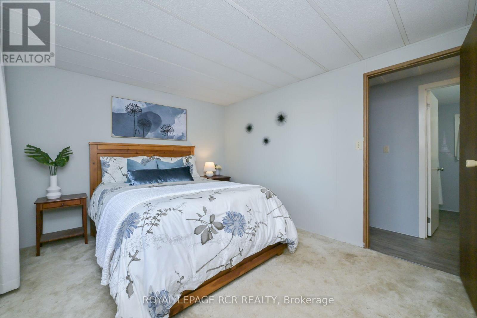 15 Carruthers Street S, Wasaga Beach, Ontario  L9Z 1K2 - Photo 21 - S12443000