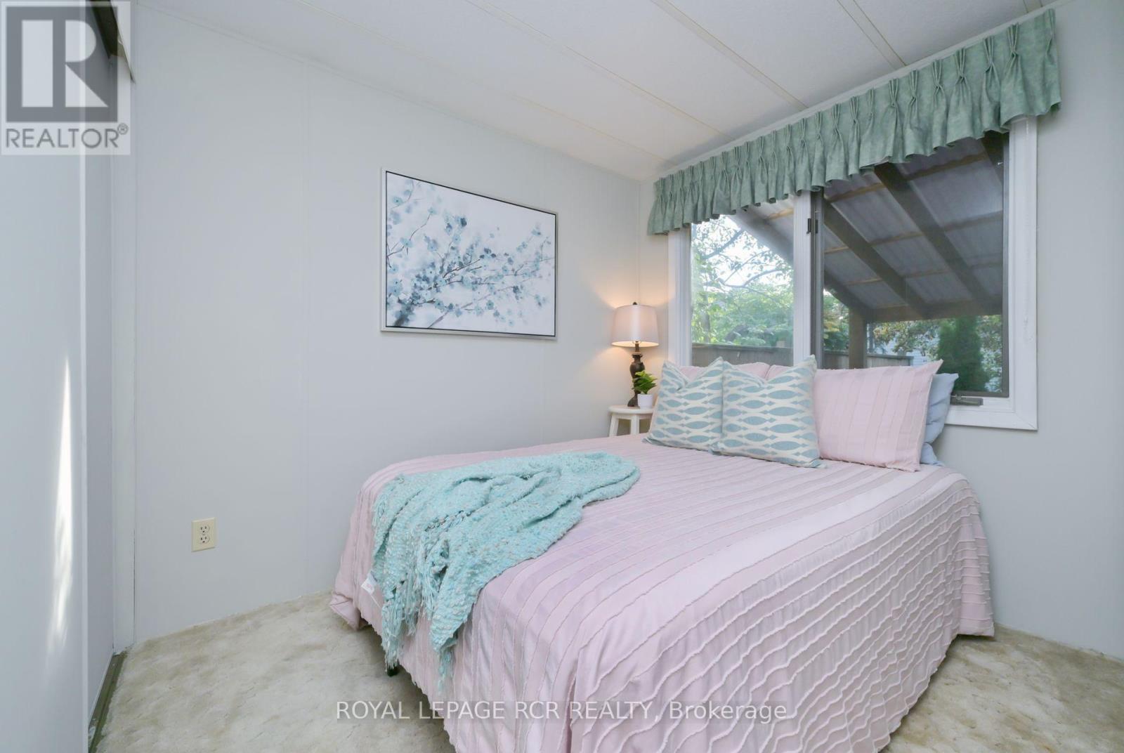 15 Carruthers Street S, Wasaga Beach, Ontario  L9Z 1K2 - Photo 22 - S12443000