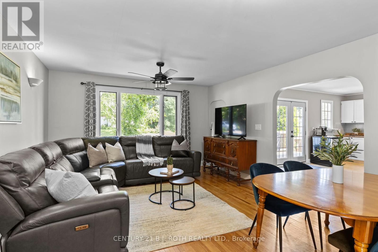 307 Linwood Avenue, Orillia, Ontario  L3V 2W8 - Photo 7 - S12443028