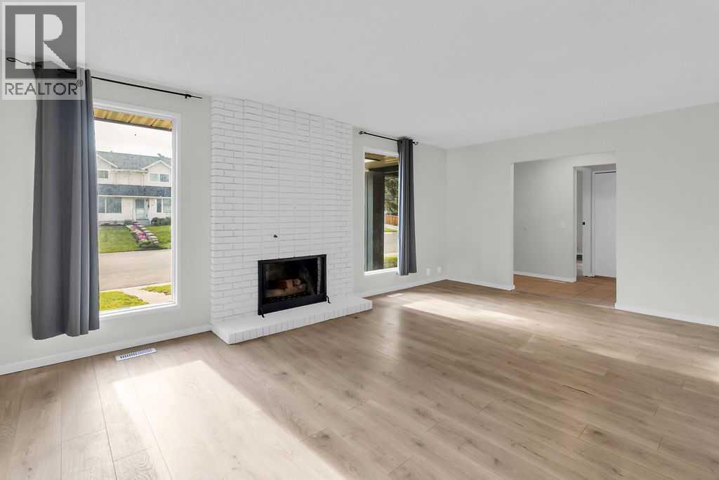 10 Radcliffe Crescent Se, Calgary, Alberta  T2Z 5X2 - Photo 5 - A2257486
