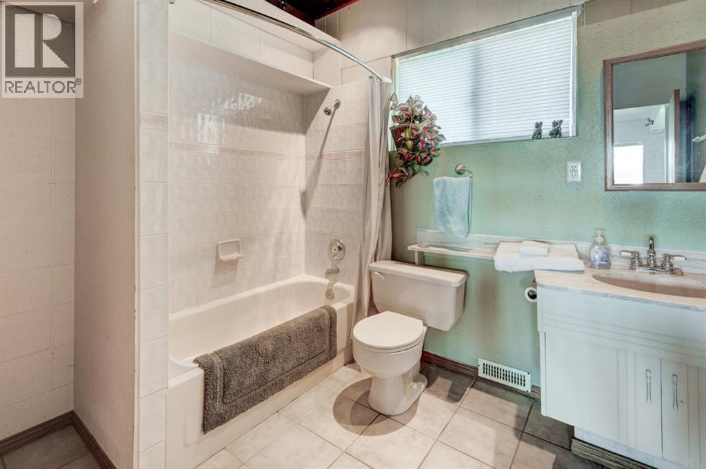 968 West Chestermere Drive, Chestermere, Alberta  T1X 1B7 - Photo 23 - A2259879