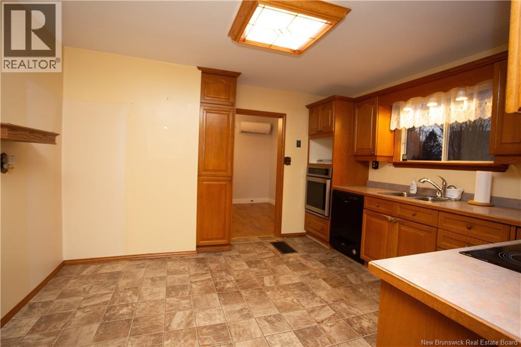 4 Cedar Street, Mcadam, New Brunswick  E6J 1V6 - Photo 12 - NB127932