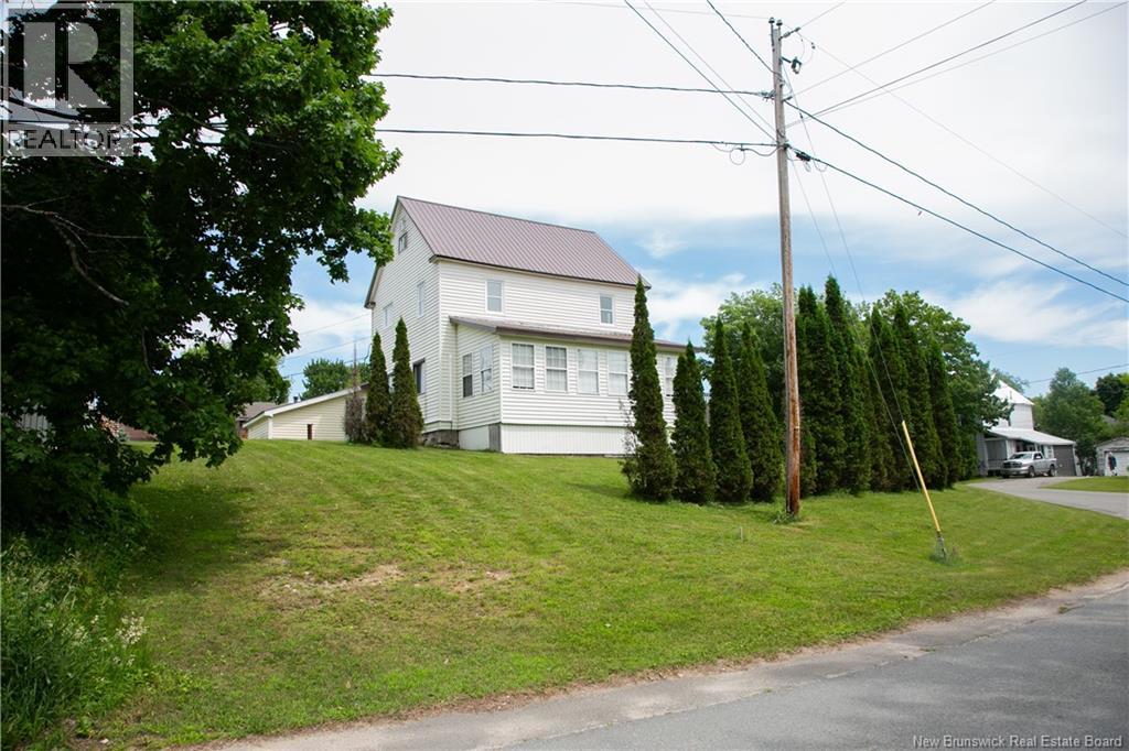 4 Cedar Street, Mcadam, New Brunswick  E6J 1V6 - Photo 37 - NB127932