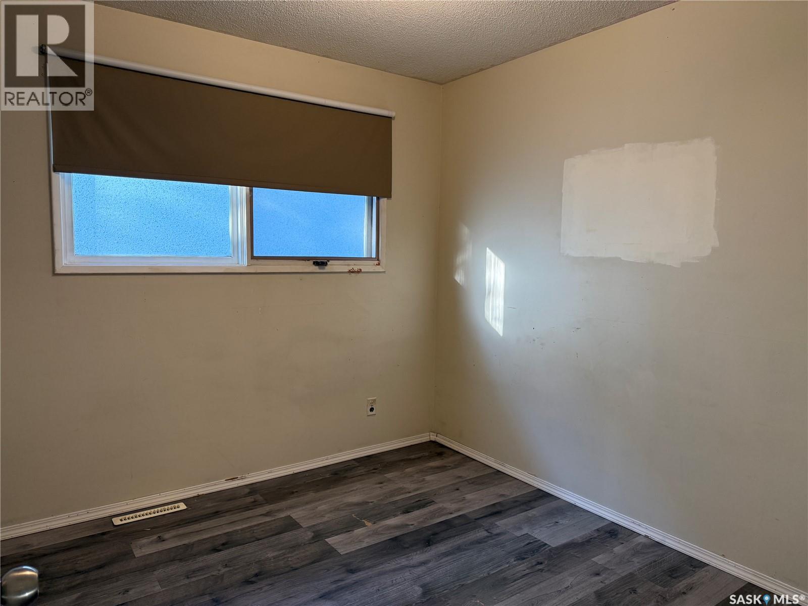806 Centre Street, Meadow Lake, Saskatchewan  S9X 1G3 - Photo 10 - SK020043