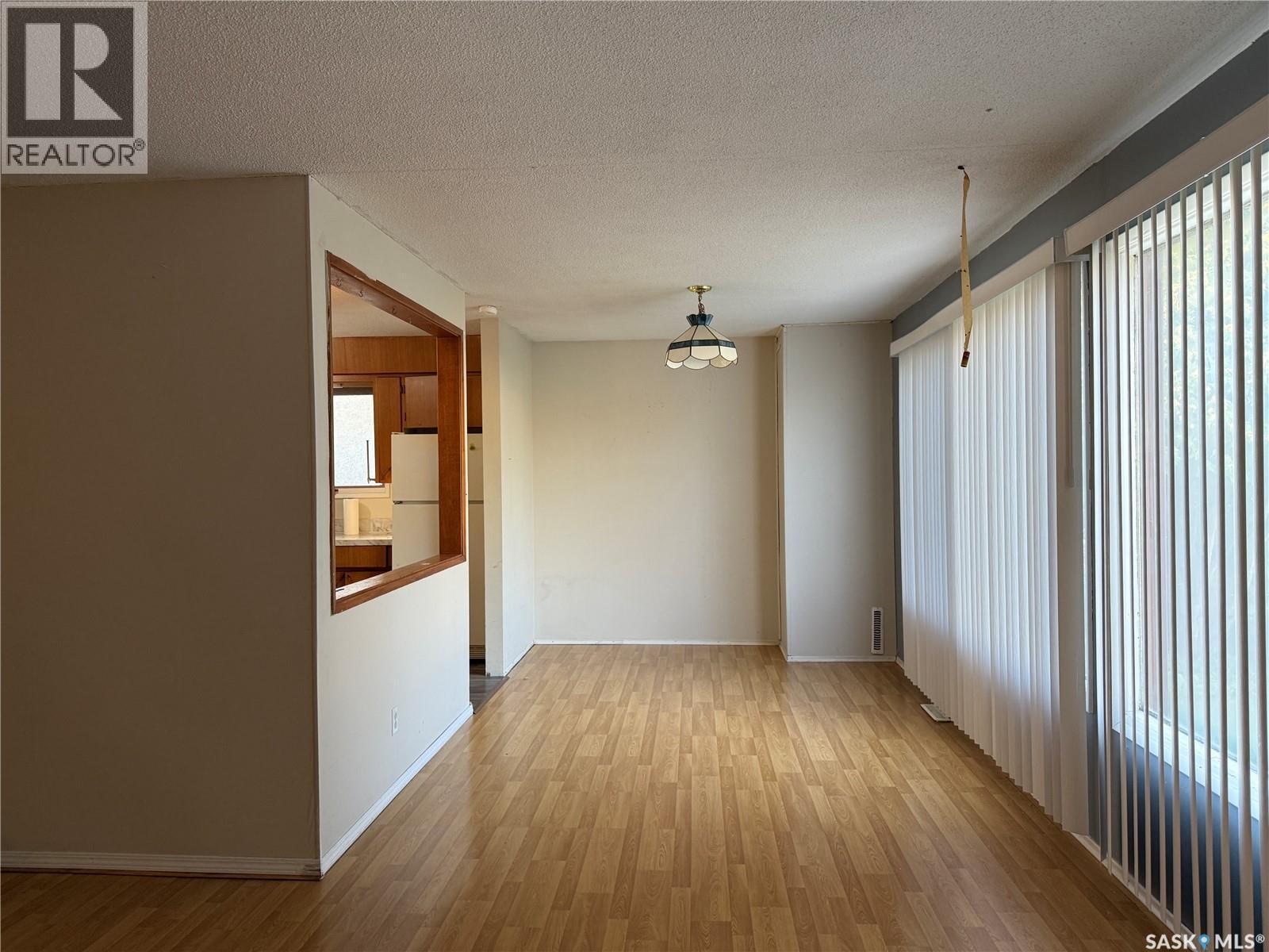 806 Centre Street, Meadow Lake, Saskatchewan  S9X 1G3 - Photo 4 - SK020043