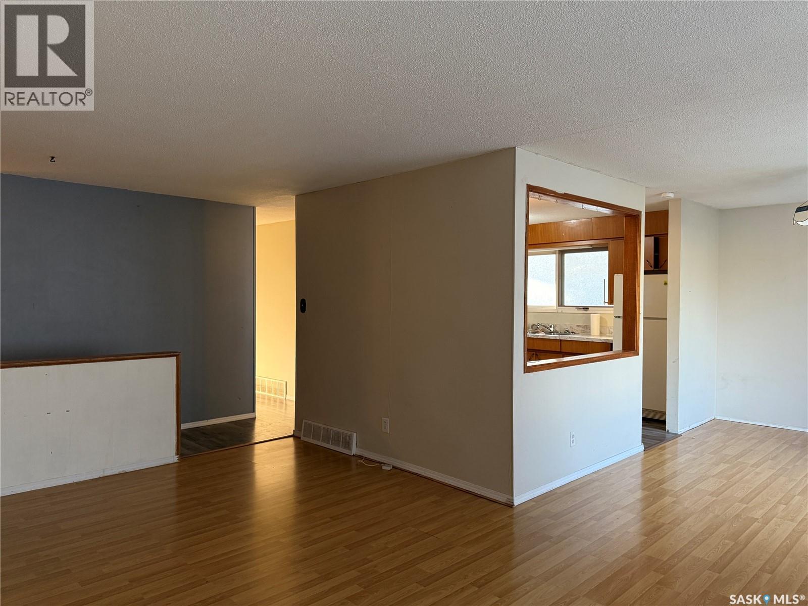 806 Centre Street, Meadow Lake, Saskatchewan  S9X 1G3 - Photo 5 - SK020043