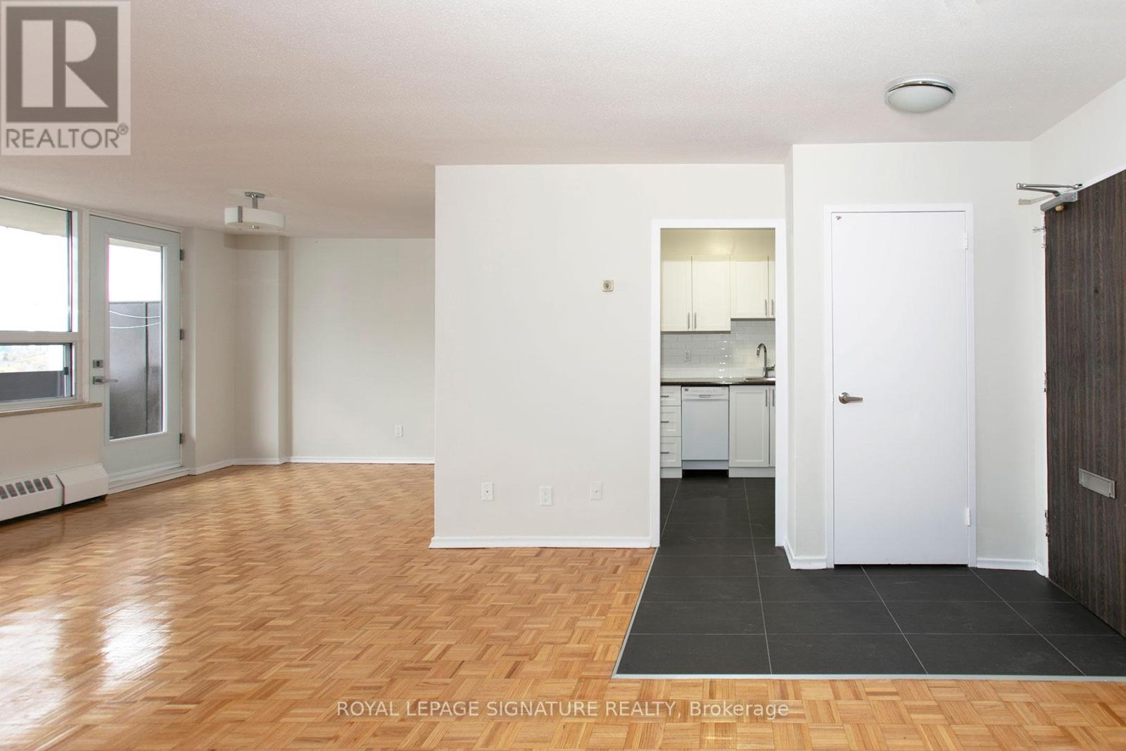 1103 - 6200 Bathurst Street, Toronto, Ontario  M2R 2A3 - Photo 6 - C12443156