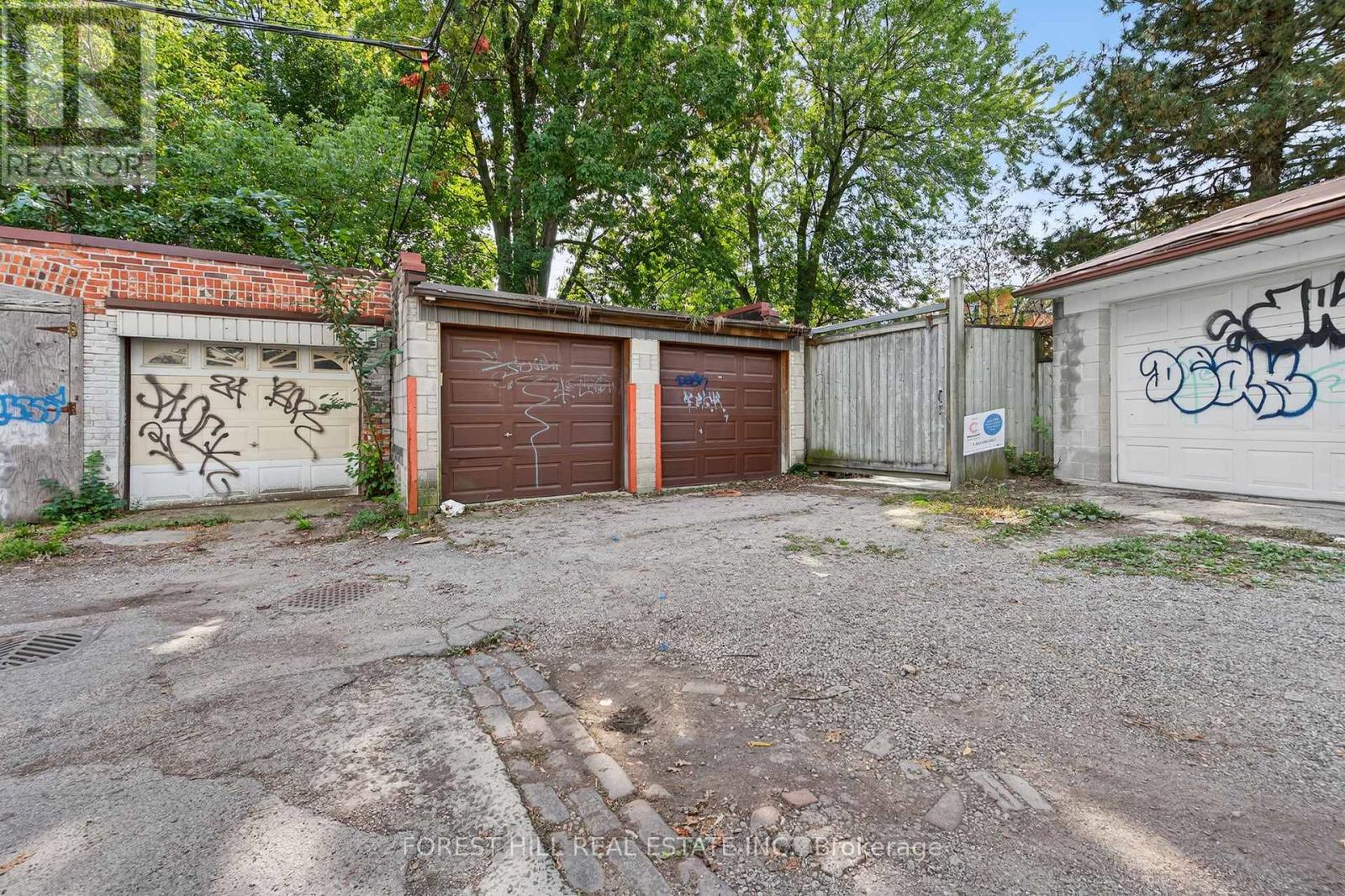 487 Clendenan Avenue, Toronto (Junction Area), Ontario  M6P 2X7 - Photo 21 - W12442916