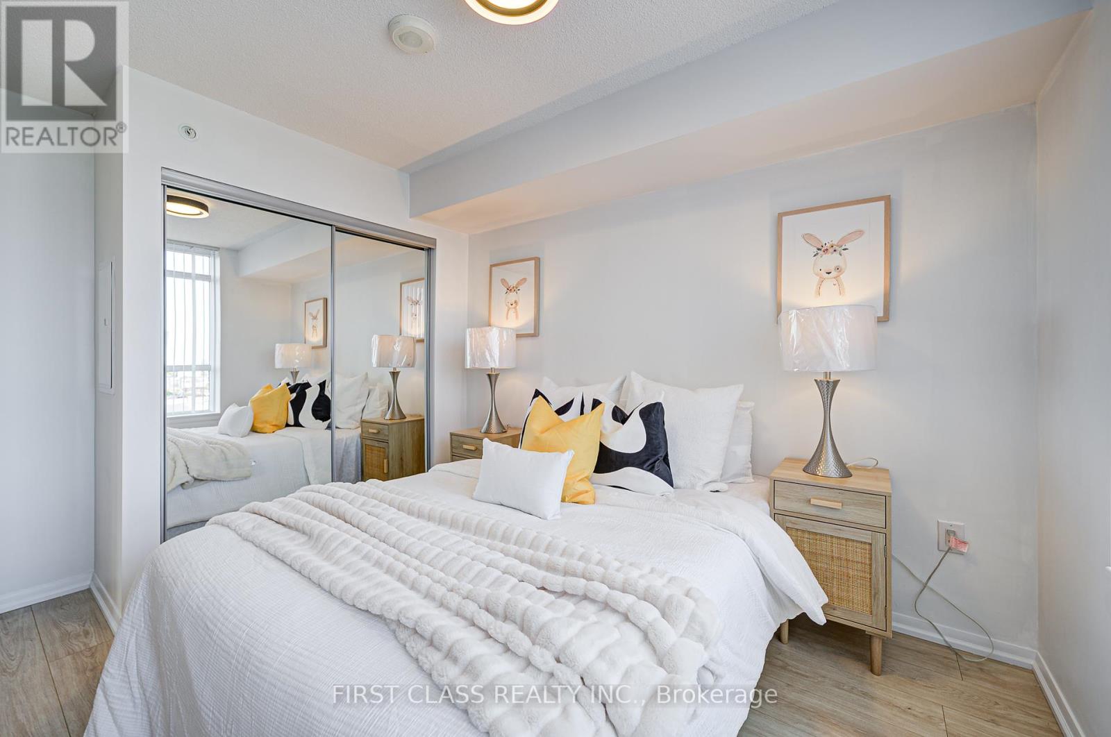 526 - 3091 Dufferin Street, Toronto (Yorkdale-Glen Park), Ontario  M6A 2S7 - Photo 3 - W12442923