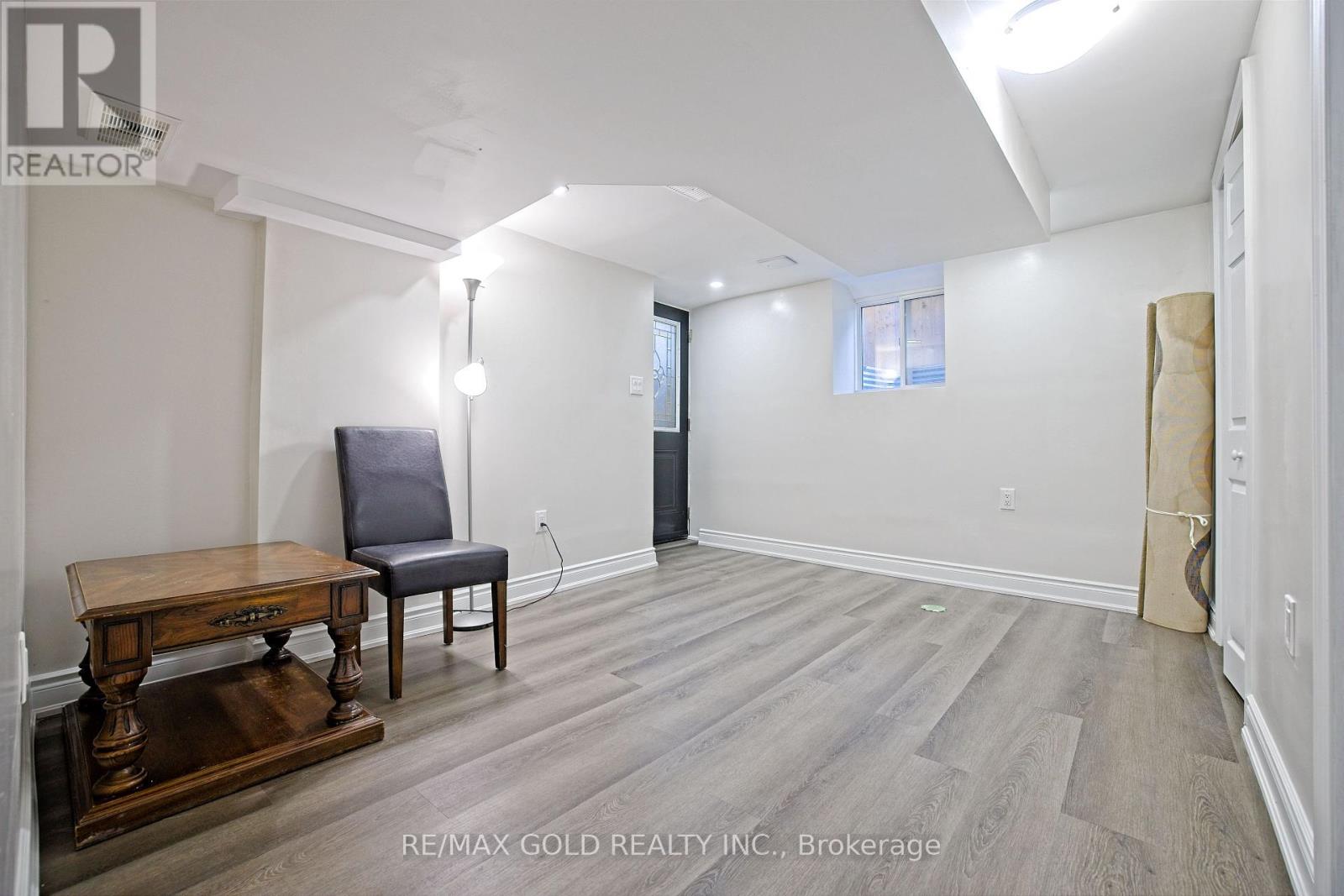 28 Royce Avenue, Brampton (Northwest Brampton), Ontario  L6Y 1J5 - Photo 21 - W12442934