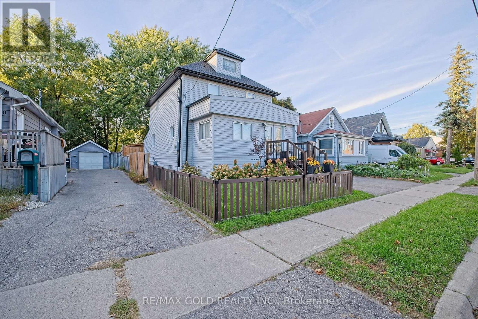 28 Royce Avenue, Brampton (Northwest Brampton), Ontario  L6Y 1J5 - Photo 39 - W12442934