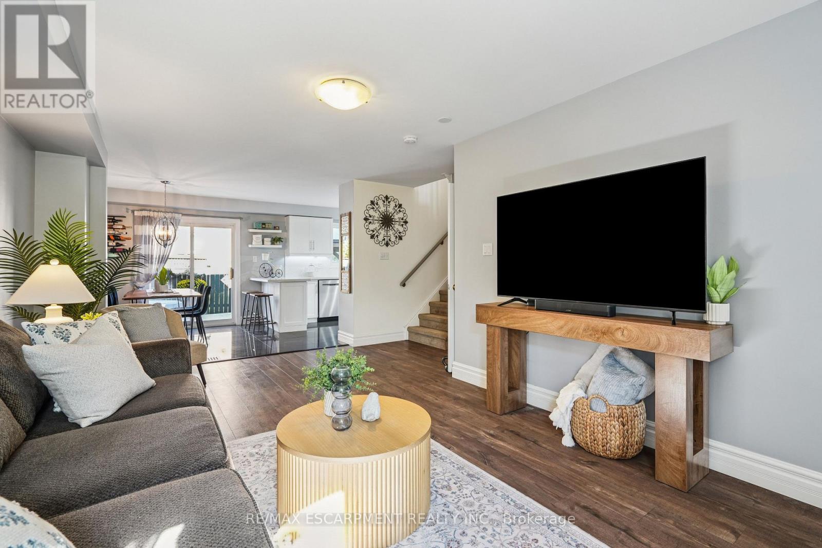 46 Dawson Crescent, Milton (Om Old Milton), Ontario  L9T 5H9 - Photo 13 - W12442967