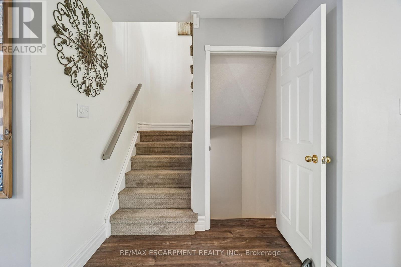46 Dawson Crescent, Milton (Om Old Milton), Ontario  L9T 5H9 - Photo 18 - W12442967