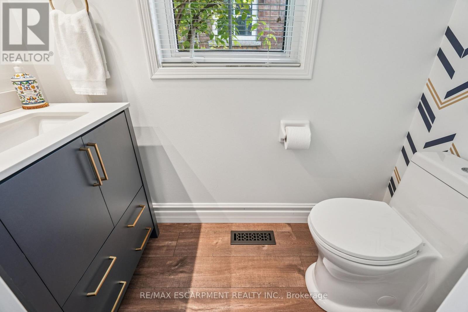 46 Dawson Crescent, Milton (Om Old Milton), Ontario  L9T 5H9 - Photo 9 - W12442967