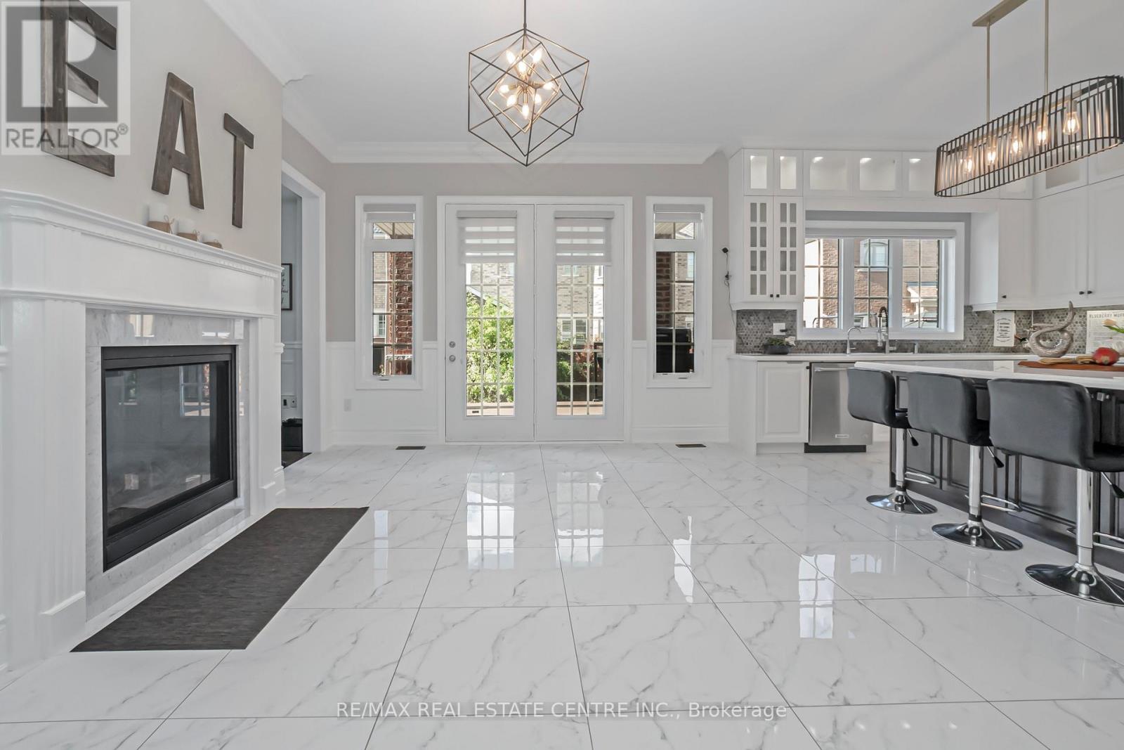 102 Belladonna Circle, Brampton (Toronto Gore Rural Estate), Ontario  L6P 4B6 - Photo 14 - W12442968