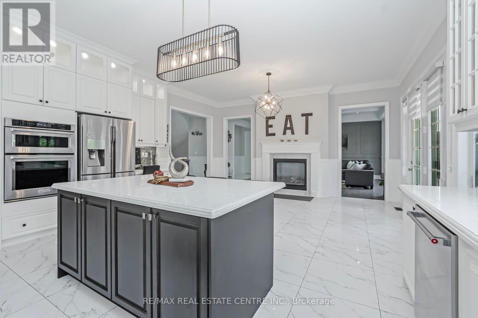 102 Belladonna Circle, Brampton (Toronto Gore Rural Estate), Ontario  L6P 4B6 - Photo 15 - W12442968