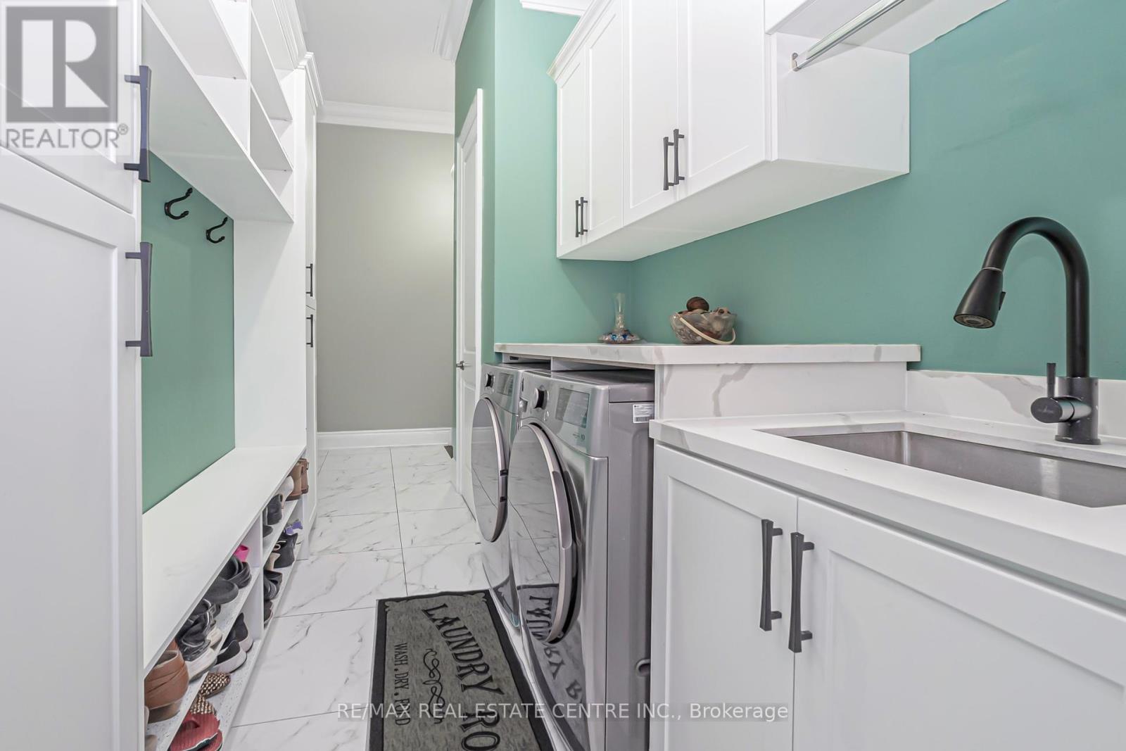 102 Belladonna Circle, Brampton (Toronto Gore Rural Estate), Ontario  L6P 4B6 - Photo 18 - W12442968