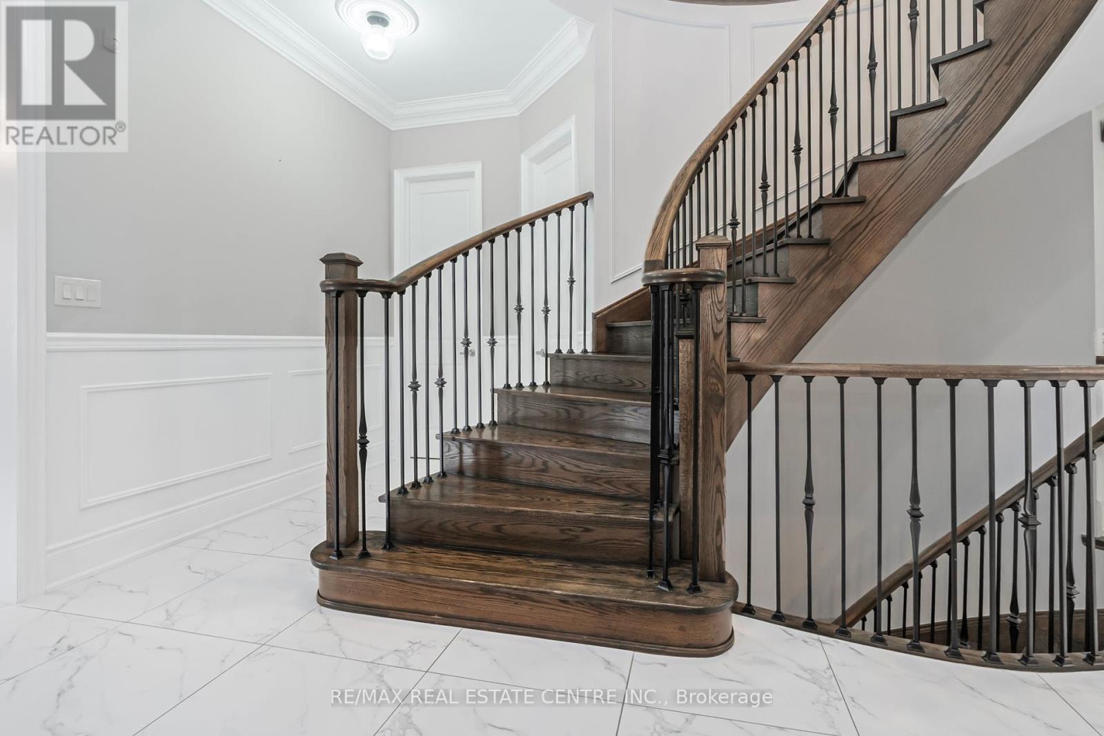 102 Belladonna Circle, Brampton (Toronto Gore Rural Estate), Ontario  L6P 4B6 - Photo 19 - W12442968