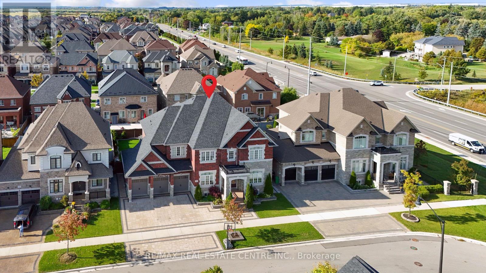 102 Belladonna Circle, Brampton (Toronto Gore Rural Estate), Ontario  L6P 4B6 - Photo 2 - W12442968
