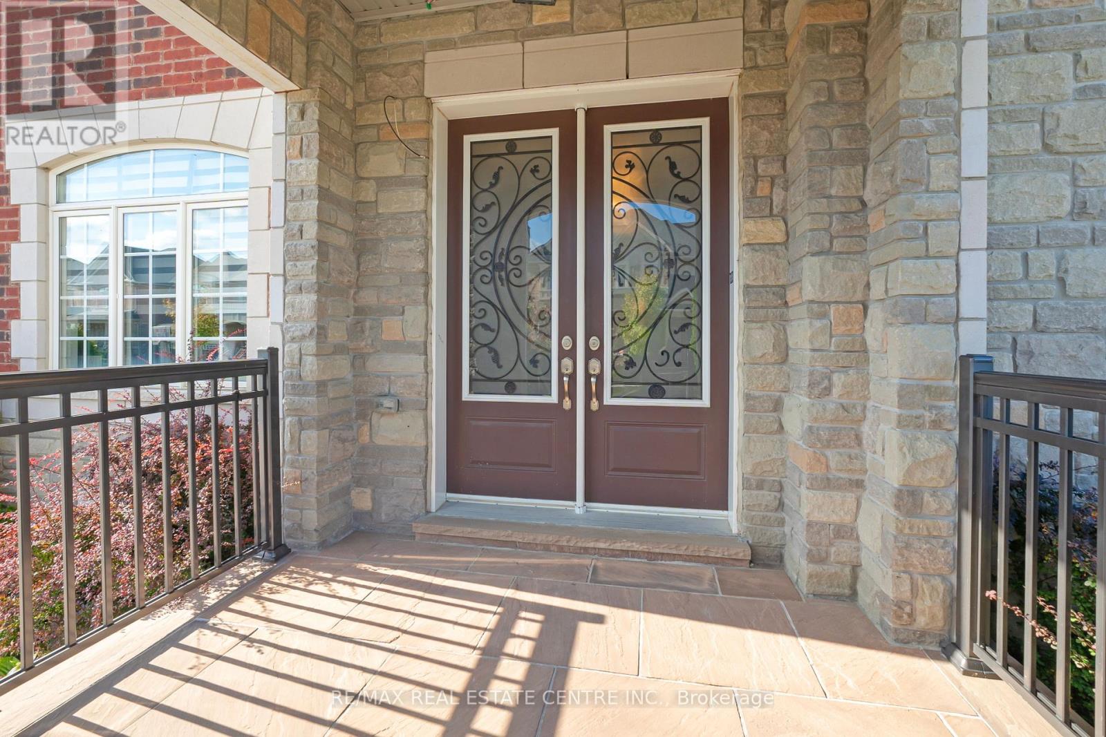 102 Belladonna Circle, Brampton (Toronto Gore Rural Estate), Ontario  L6P 4B6 - Photo 46 - W12442968