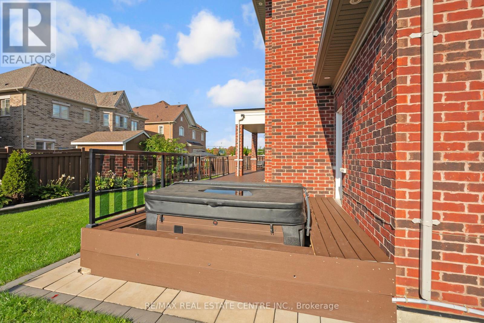 102 Belladonna Circle, Brampton (Toronto Gore Rural Estate), Ontario  L6P 4B6 - Photo 47 - W12442968