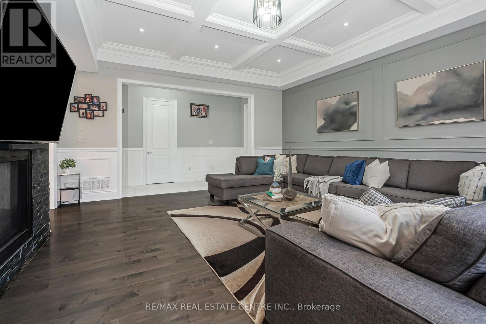 102 Belladonna Circle, Brampton (Toronto Gore Rural Estate), Ontario  L6P 4B6 - Photo 7 - W12442968