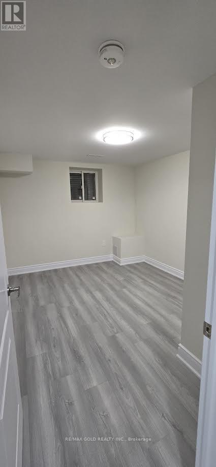 27 Brookdale Crescent W, Brampton, Ontario  L6T 1M8 - Photo 2 - W12442978