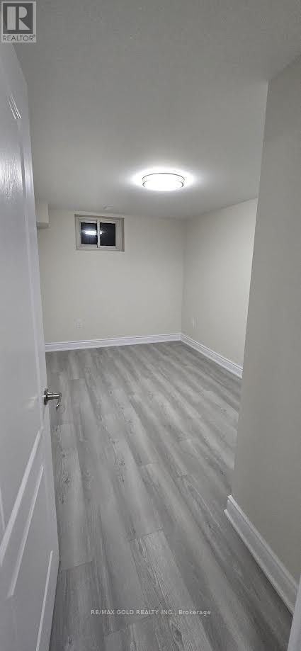 27 Brookdale Crescent W, Brampton, Ontario  L6T 1M8 - Photo 6 - W12442978