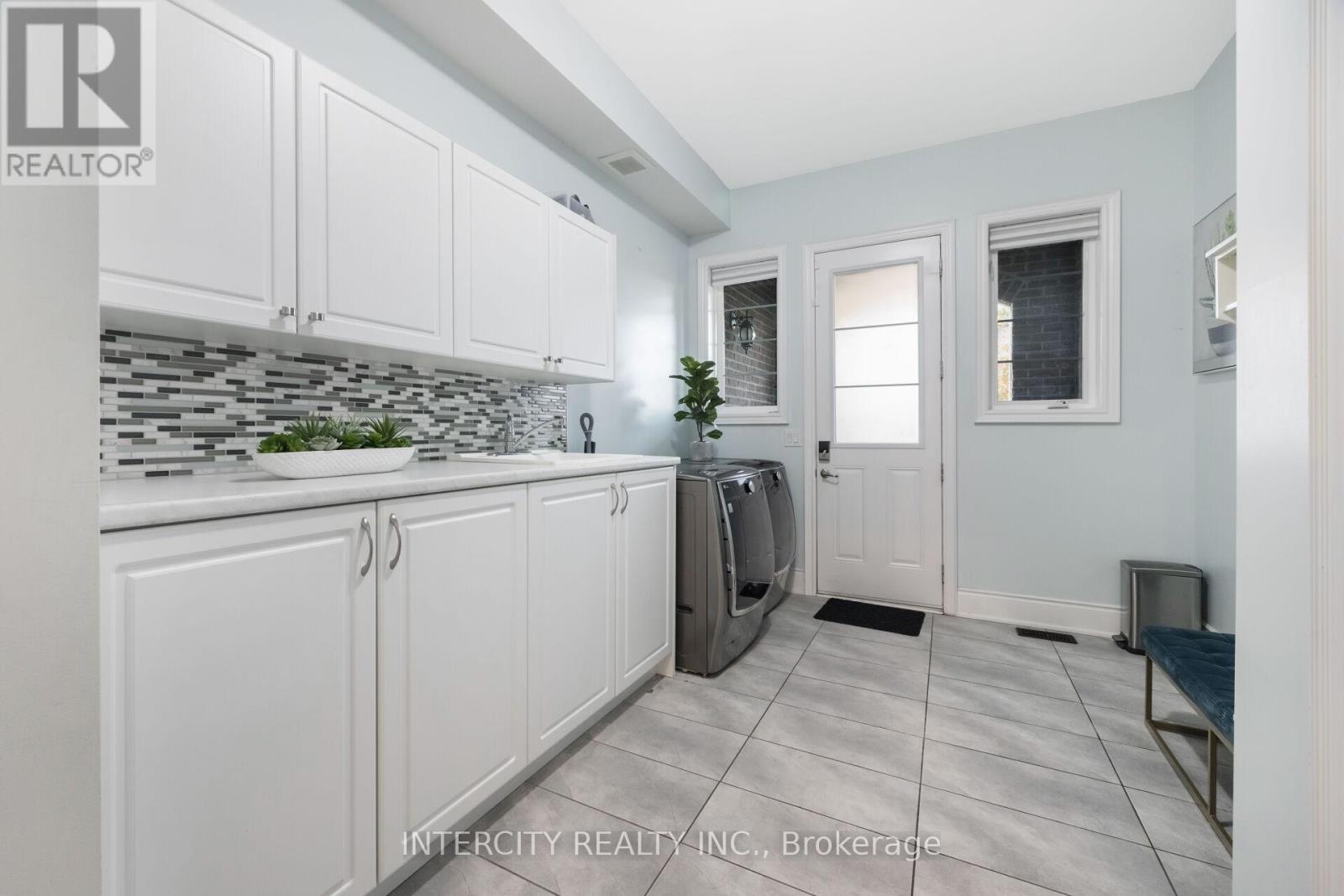 29 Chiming Road, Brampton (Toronto Gore Rural Estate), Ontario  L6P 4E1 - Photo 45 - W12443029